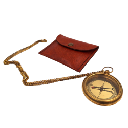 Brass Compass on Chain – Žalvarinis kompasas odiniame dėkle