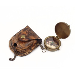 Užrakinamas žalvarinis kompasas su grandinėle odiniame dėkle