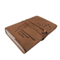 Vintažinė natūralios odos užrašinė su įrašu „A journey of a thousand miles…” (200 psl.)