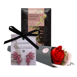 „Prabangus dėmesys“ - auskarų, muilo rožės ir šokolado rinkinys